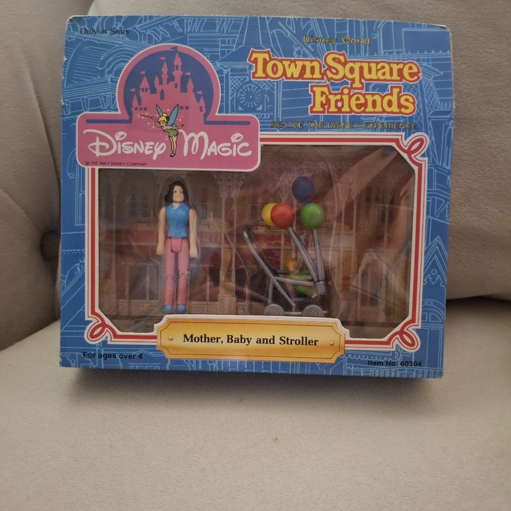 Disney Magic Town Square Friends Playset - Blue, Pink, Green